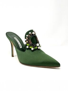 Manolo Blahnik Green Satin Tilda Mules Heels Shoes Crystal Embellished 38.5 8.5
